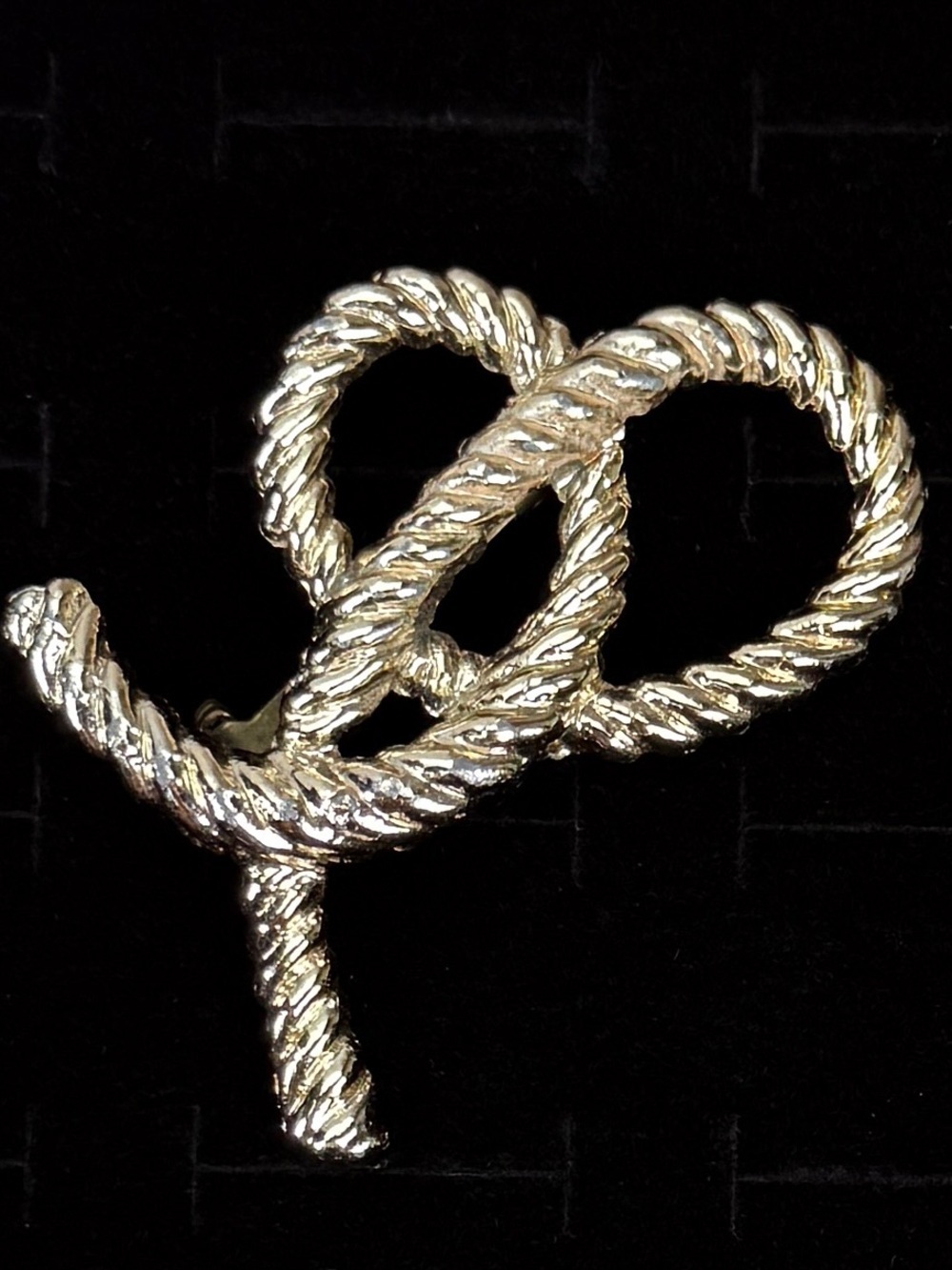 Light Goldish Rope Knot Brooch Pin - Picture 4 of 6